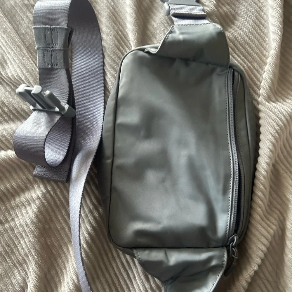 lululemon athletica Small Crossbody Pouch in Light Gray